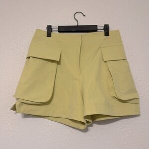 Lululemon NWT Relaxed-Fit Sz 12 Cargo Short, Super High Rise 4” NWT Retail $118